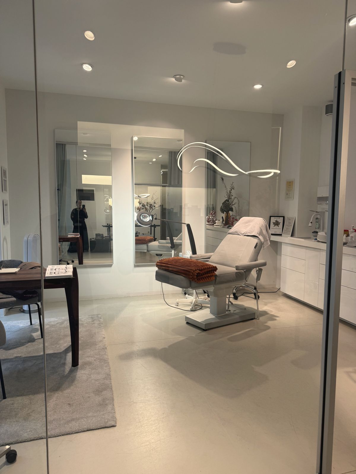 Behandlungsraum des Ateliers Doreen bei CAPEGOLD in Berlin City West